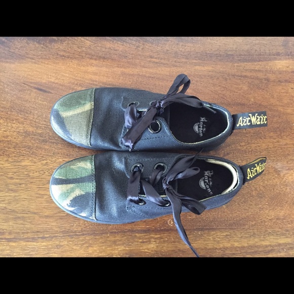 New Dr. MARTENS EALING Shoe 37 EU/ 6 US no box - Picture 3 of 5